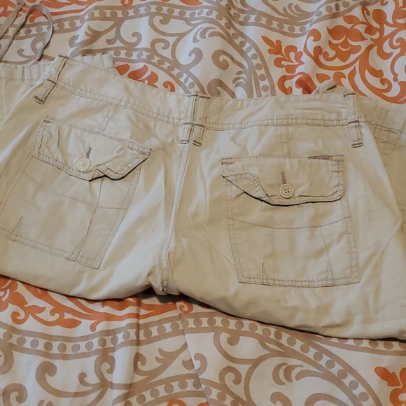 Cargo shorts - Picture 2 of 4